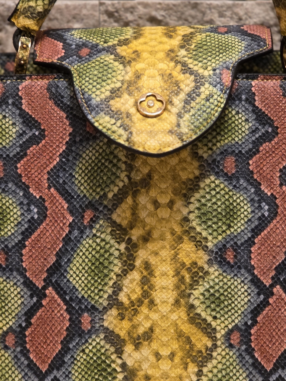Chic Textured Faux Python Pattern Handbag - Picture 14 of 15
